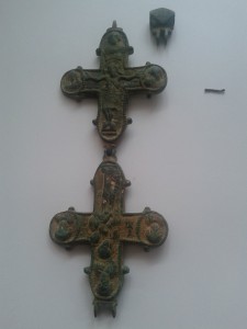 Double-Cross-reliquary-bronze-open-front