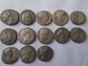 tezaur monetar format din 28 de monezi + 9 fragmentare