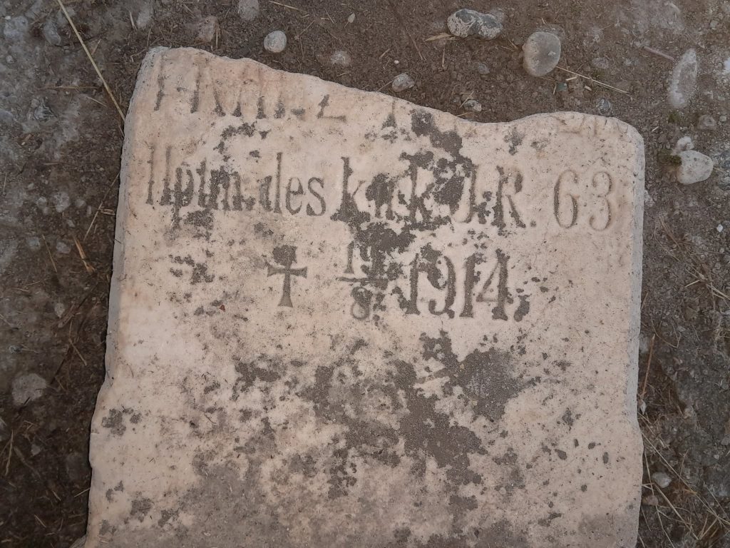 Fragment din monumentul ridicat în memoria unui soldat austriac cazut în luptele purtate la Rudo